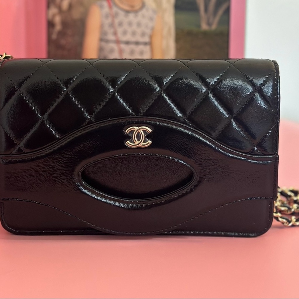 Chanel wallet on chain